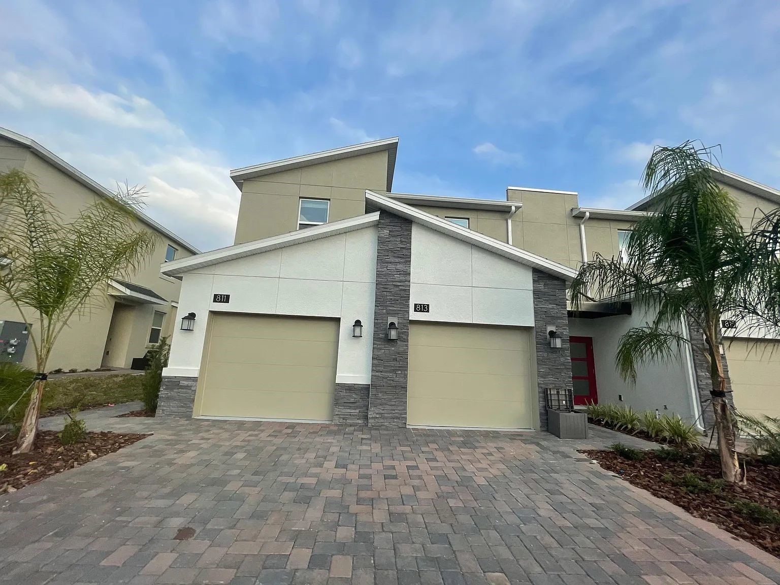 811 OCEAN COURSE AVENUE 811