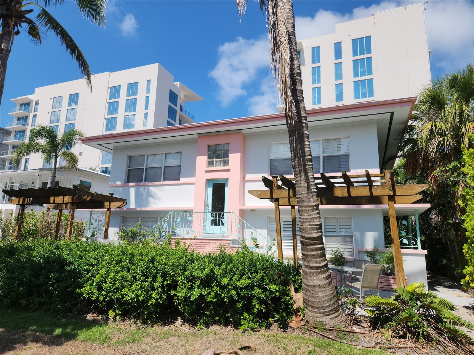 565 GOLDEN GATE POINT 1