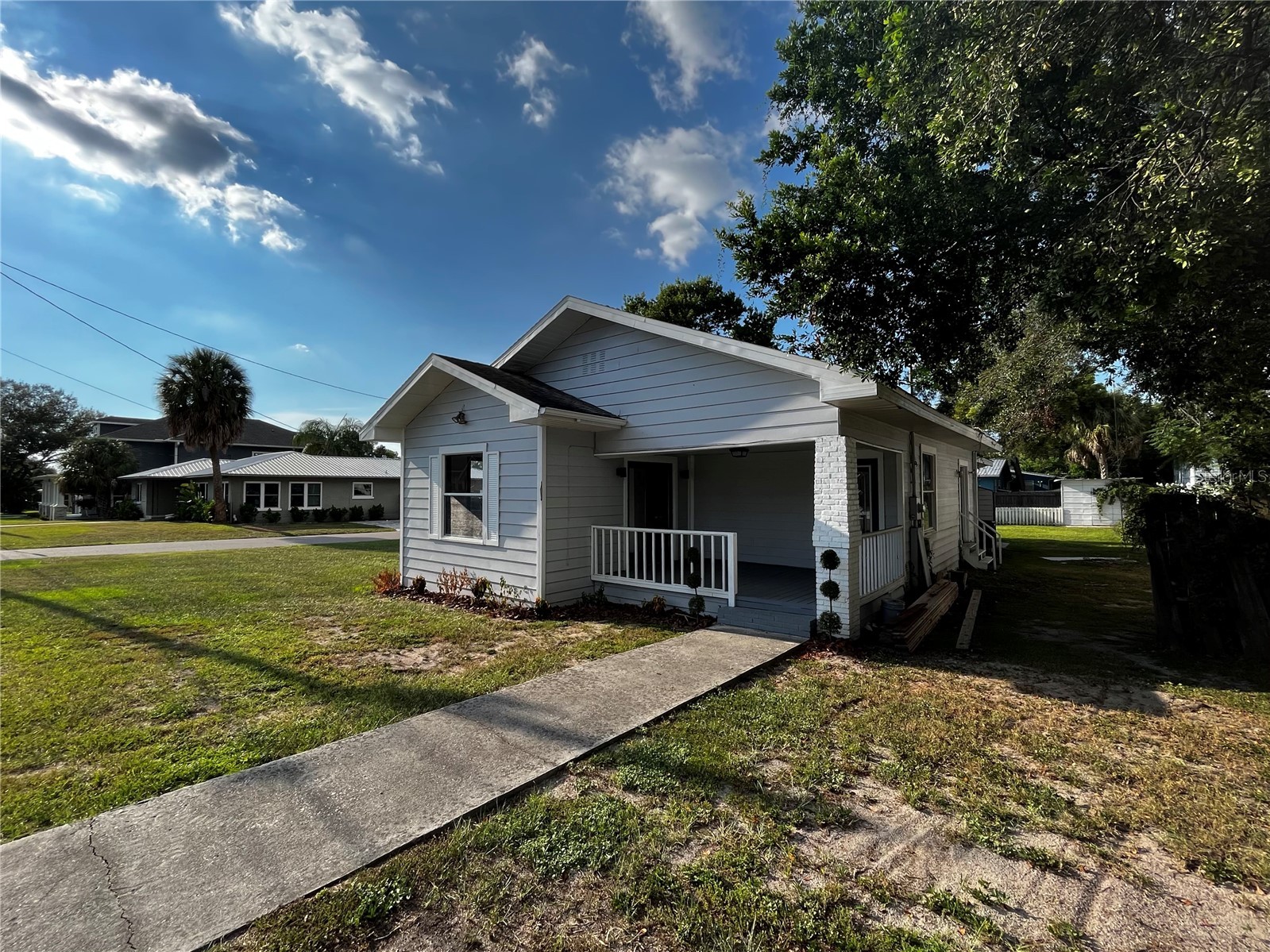 402 E EMMA STREET