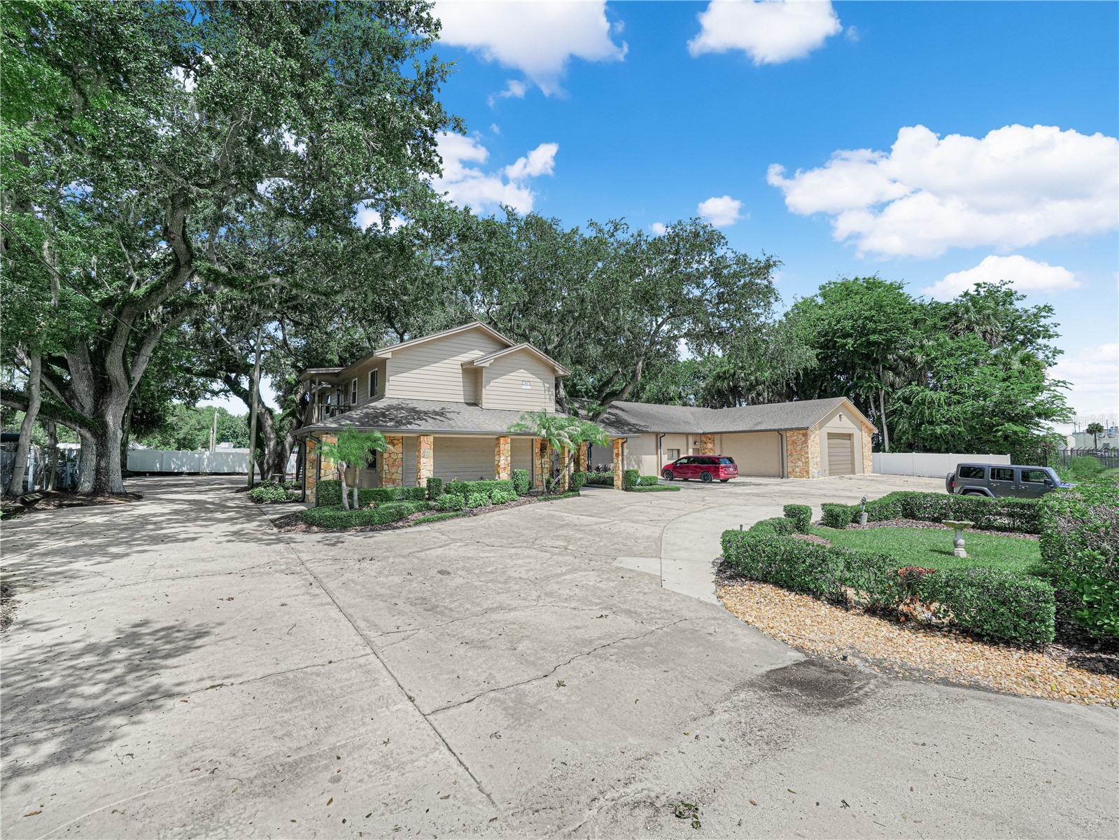 112 N POPLAR AVENUE