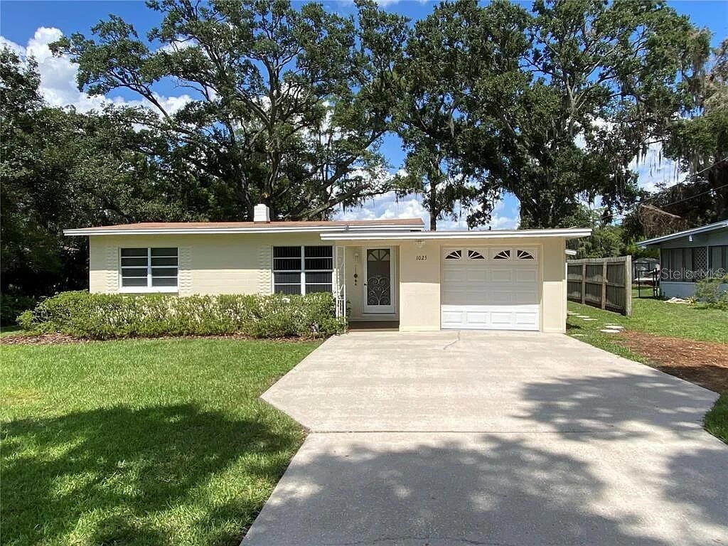 1025 LAKE JESSAMINE DRIVE