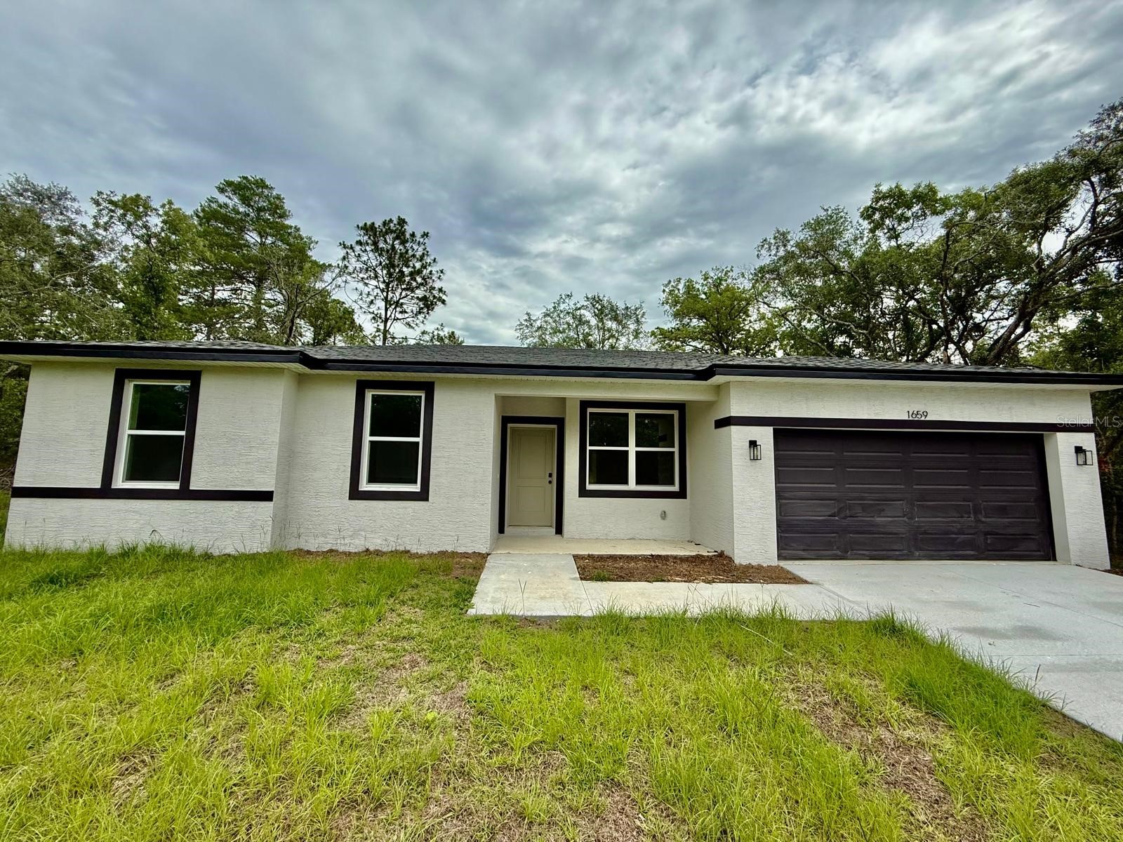 1659 W BELEN DRIVE