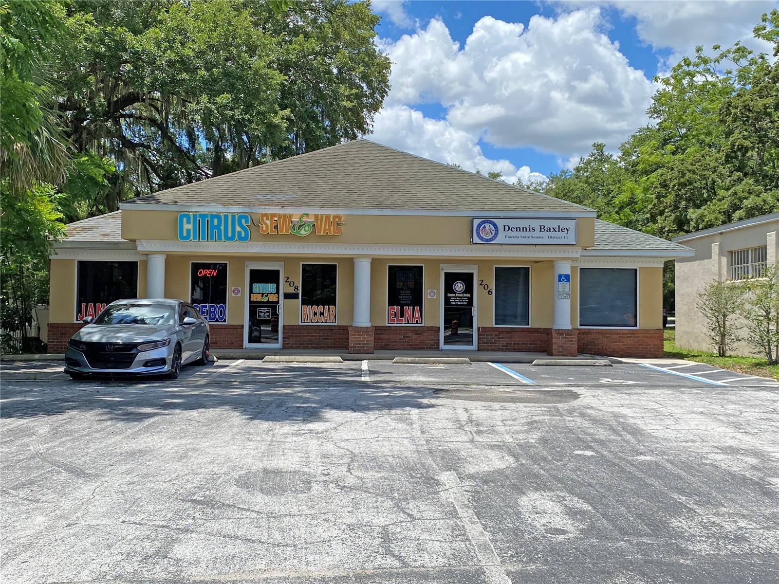 206 S US HIGHWAY 27/441