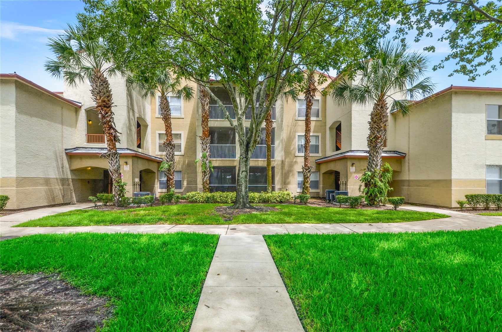 826 CAMARGO WAY 210