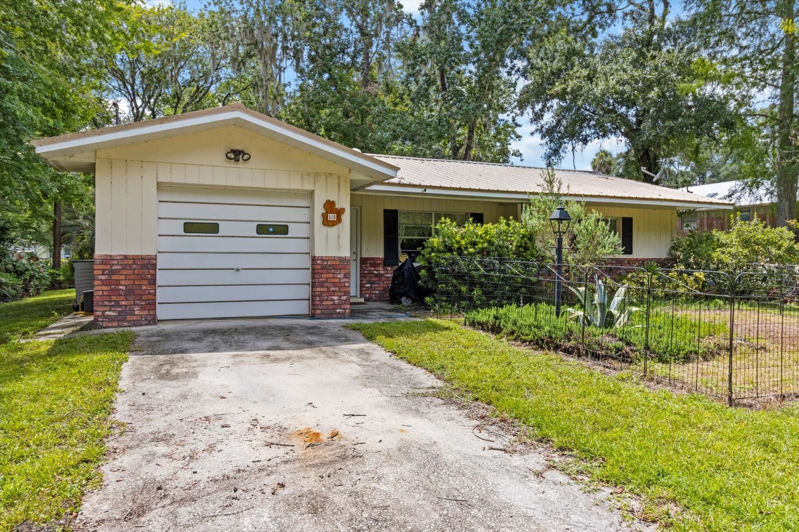 516 S TUCK POINT