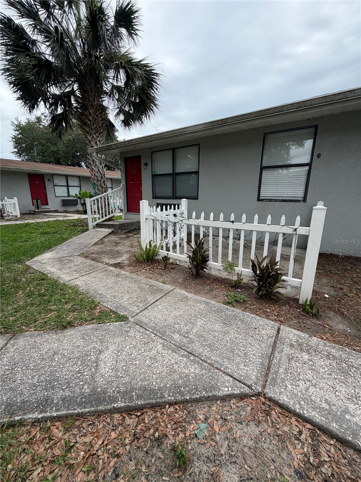 1400 STRAWBERRY PLACE 33