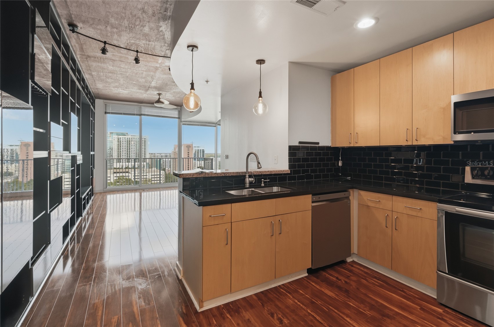 155 S COURT AVENUE 1113