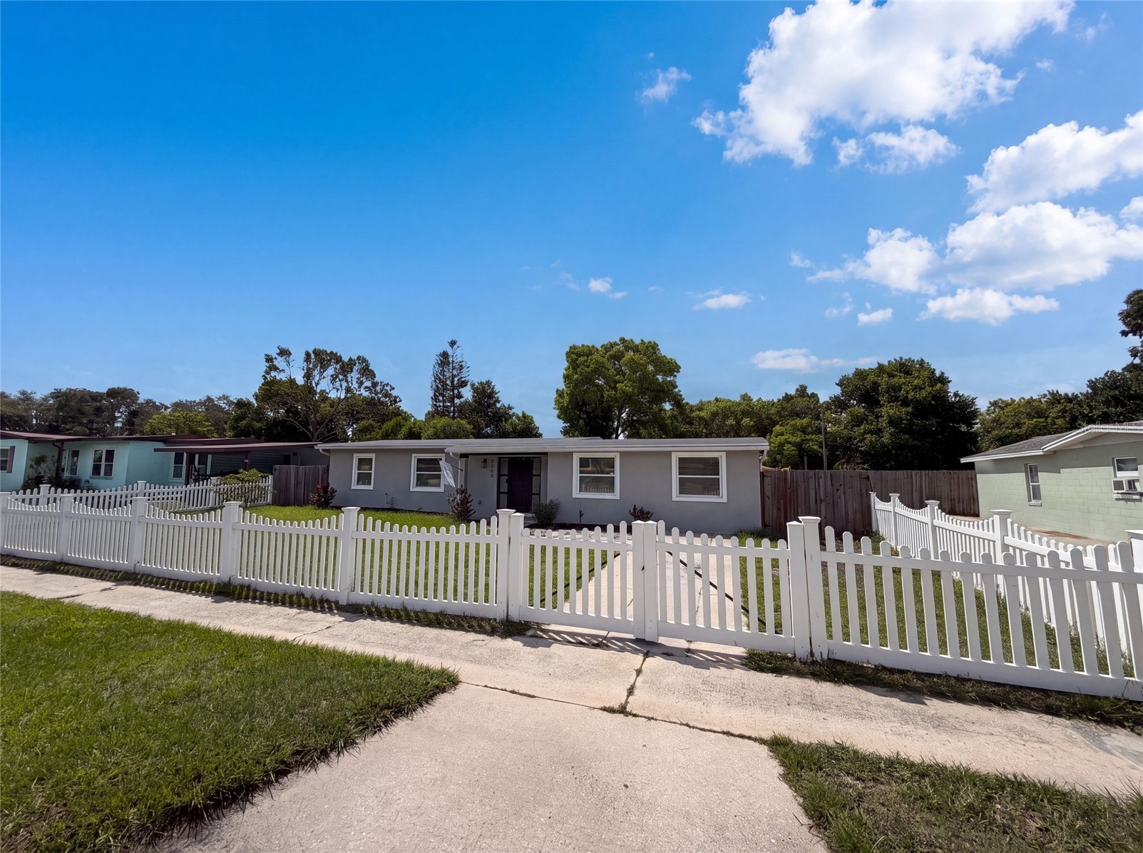 2242 E DANA DRIVE