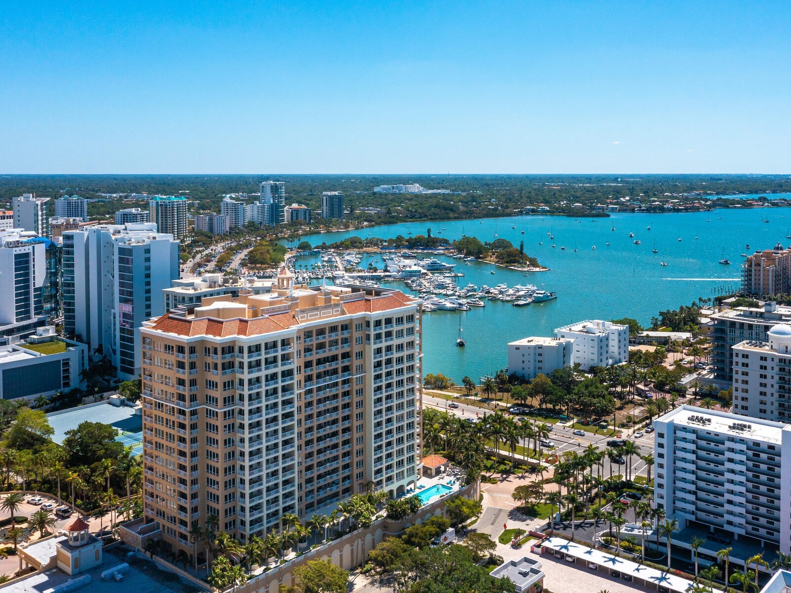 35 WATERGATE DRIVE 906