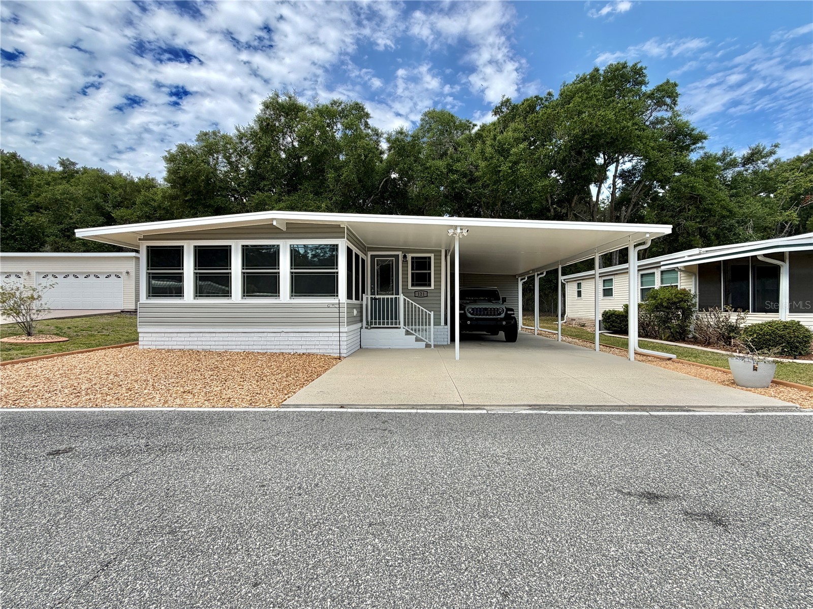 121 TAMARISK WAY