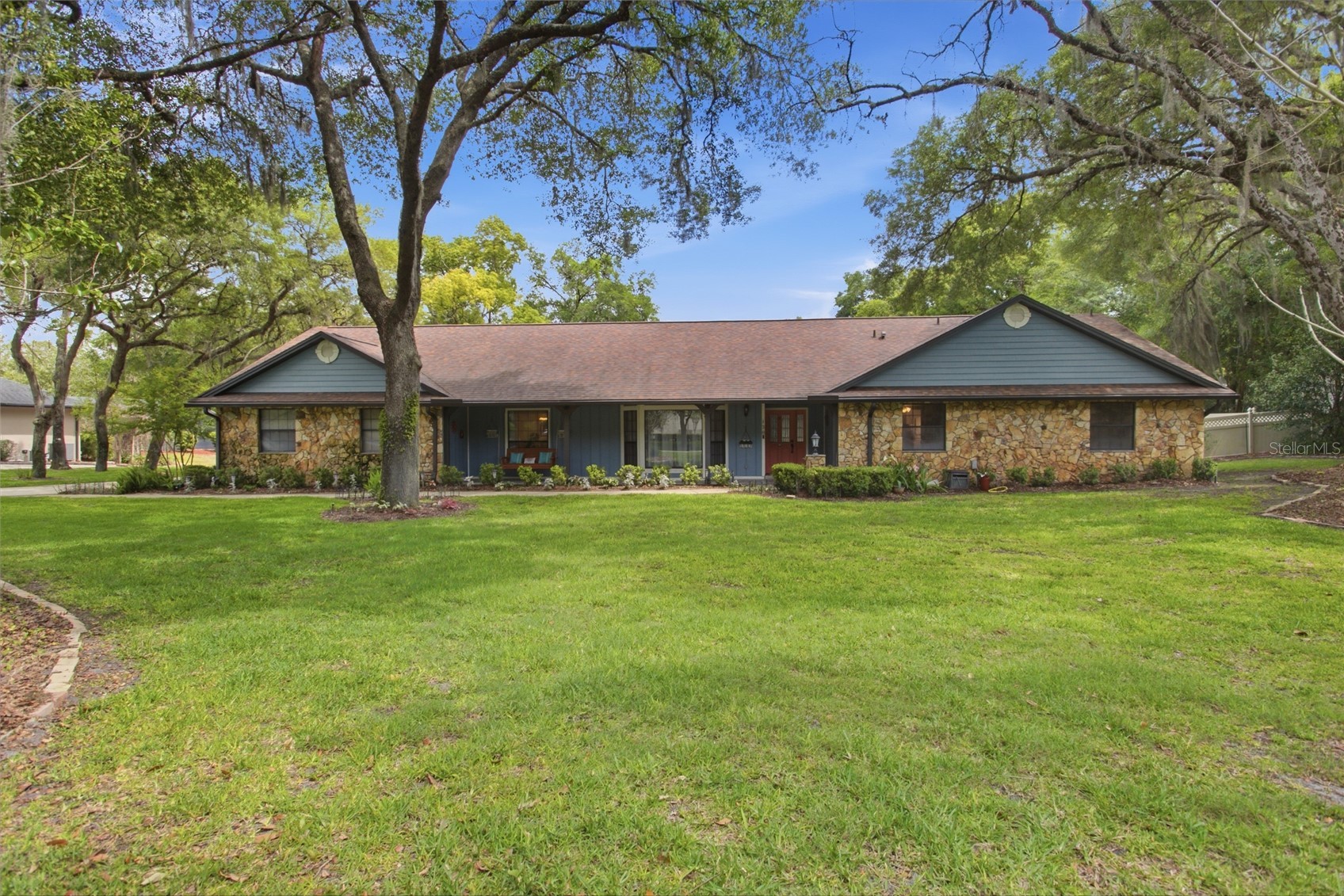 128 W GREENTREE LANE