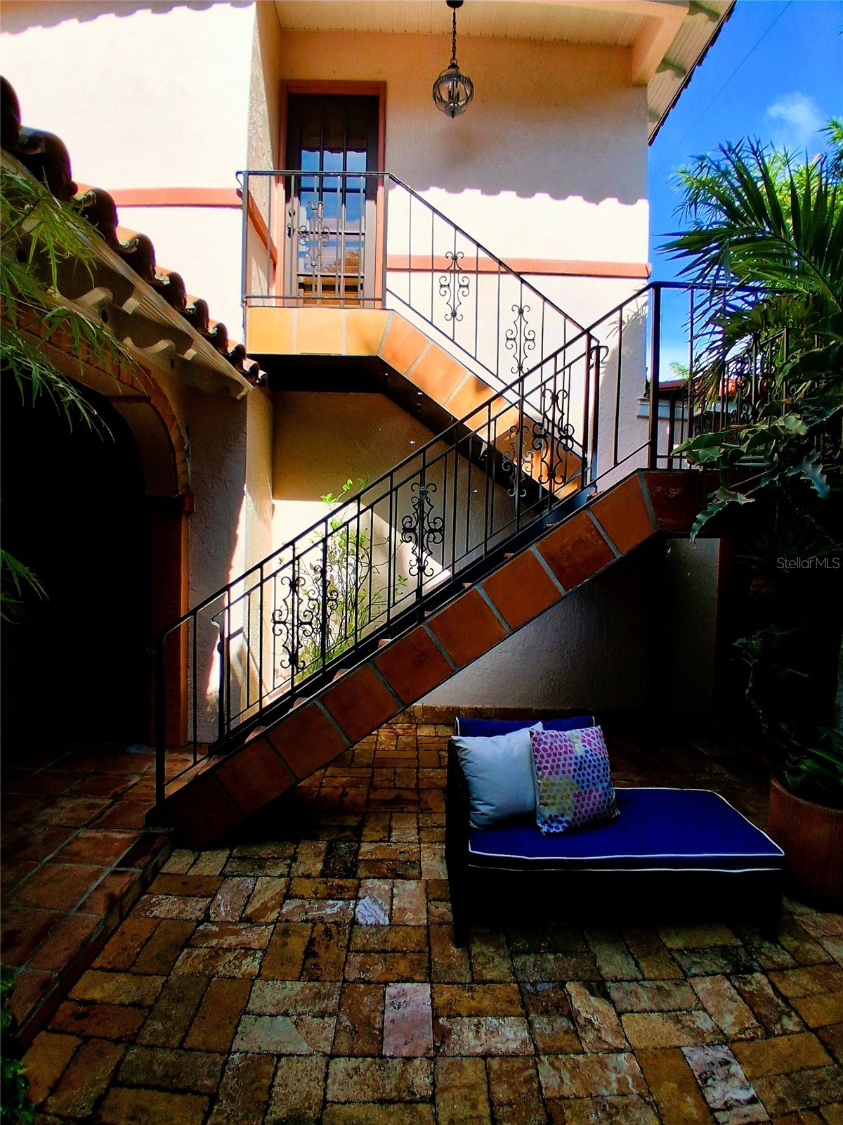 451 WOODLAND DRIVE