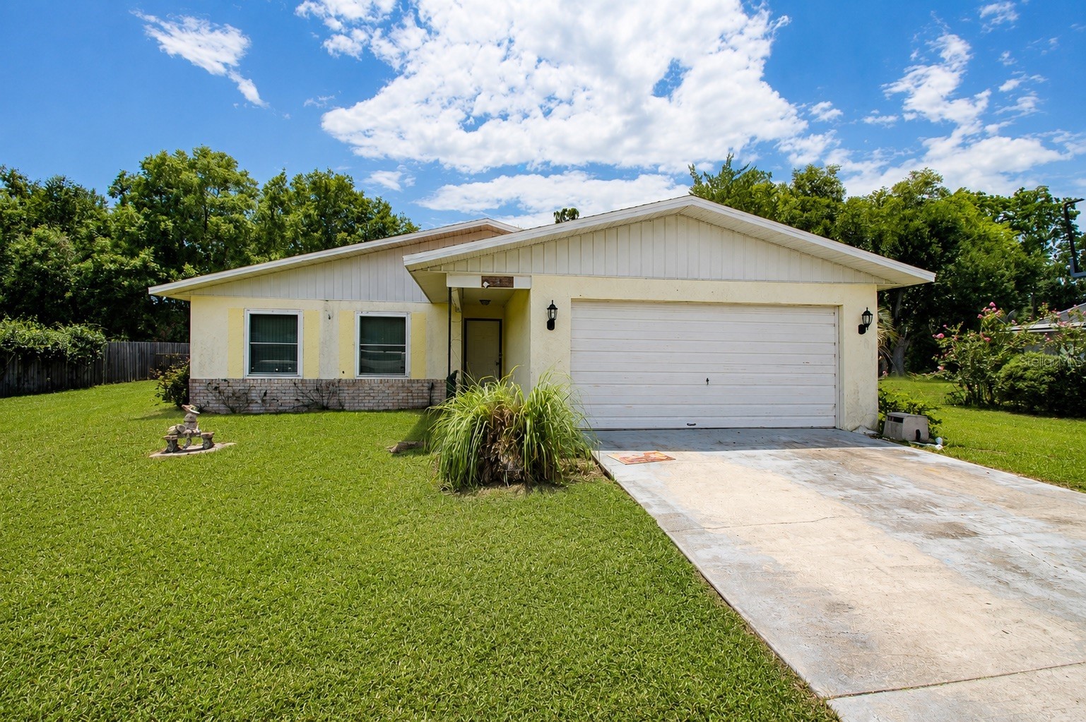 742 BAHIA CIRCLE