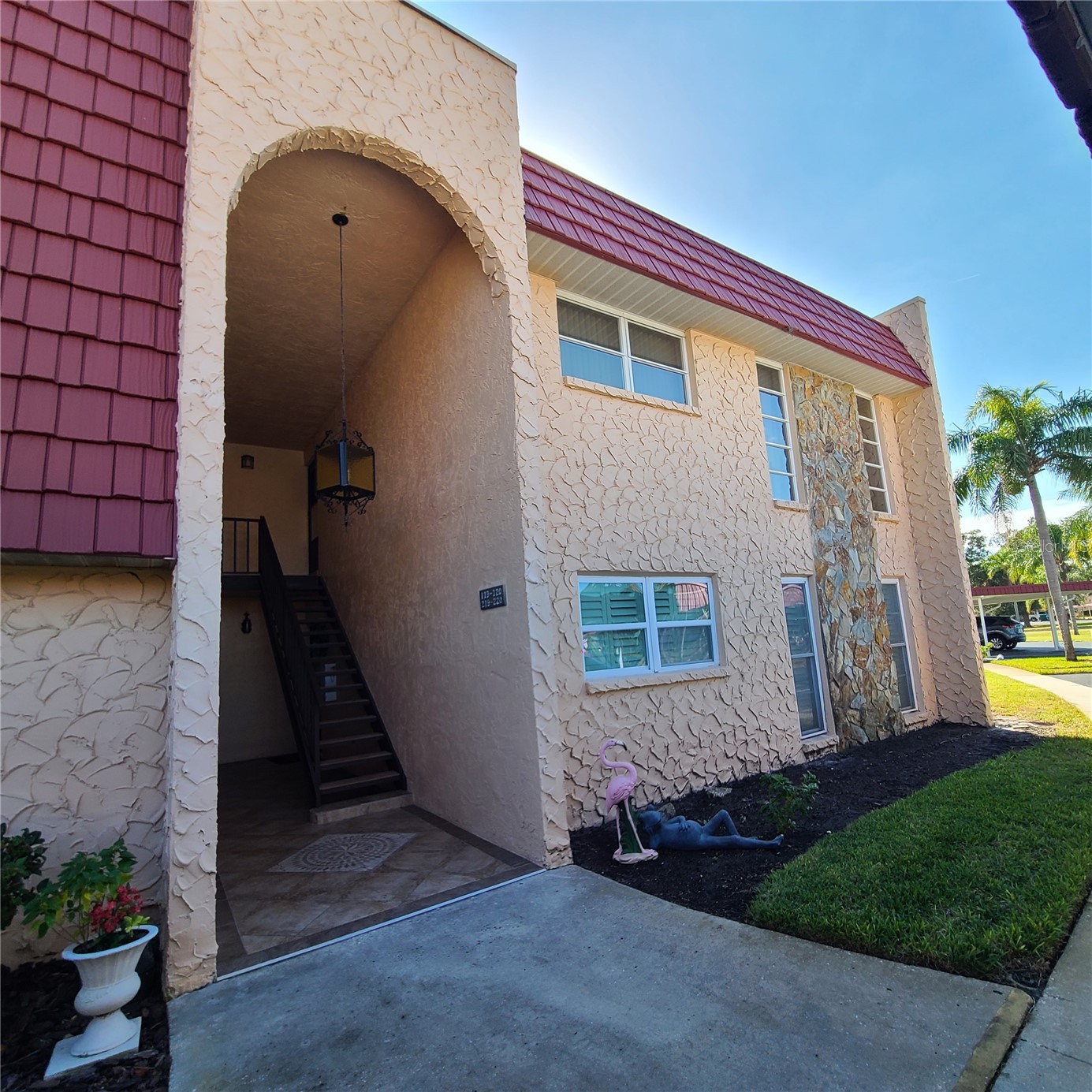 220 BUTTONWOOD CIRCLE 220