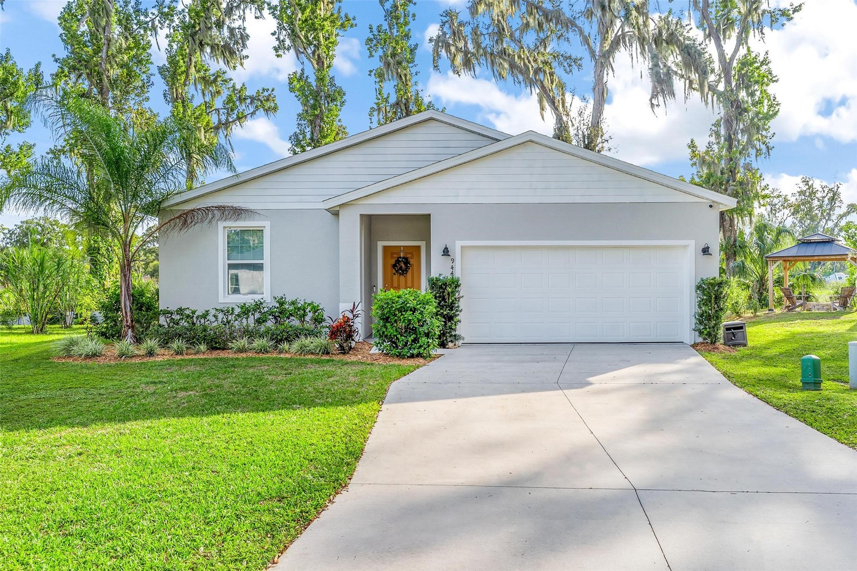 944 BELLE OAK DRIVE