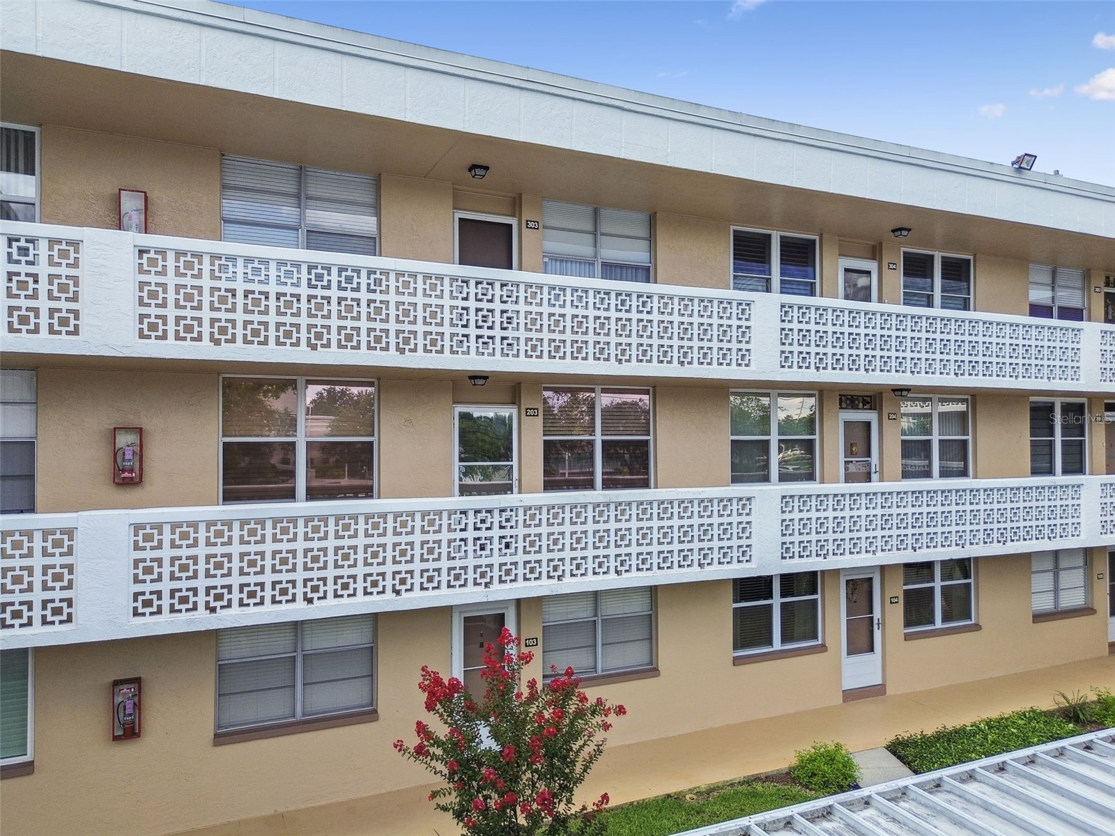 5095 BAY STREET NE 103