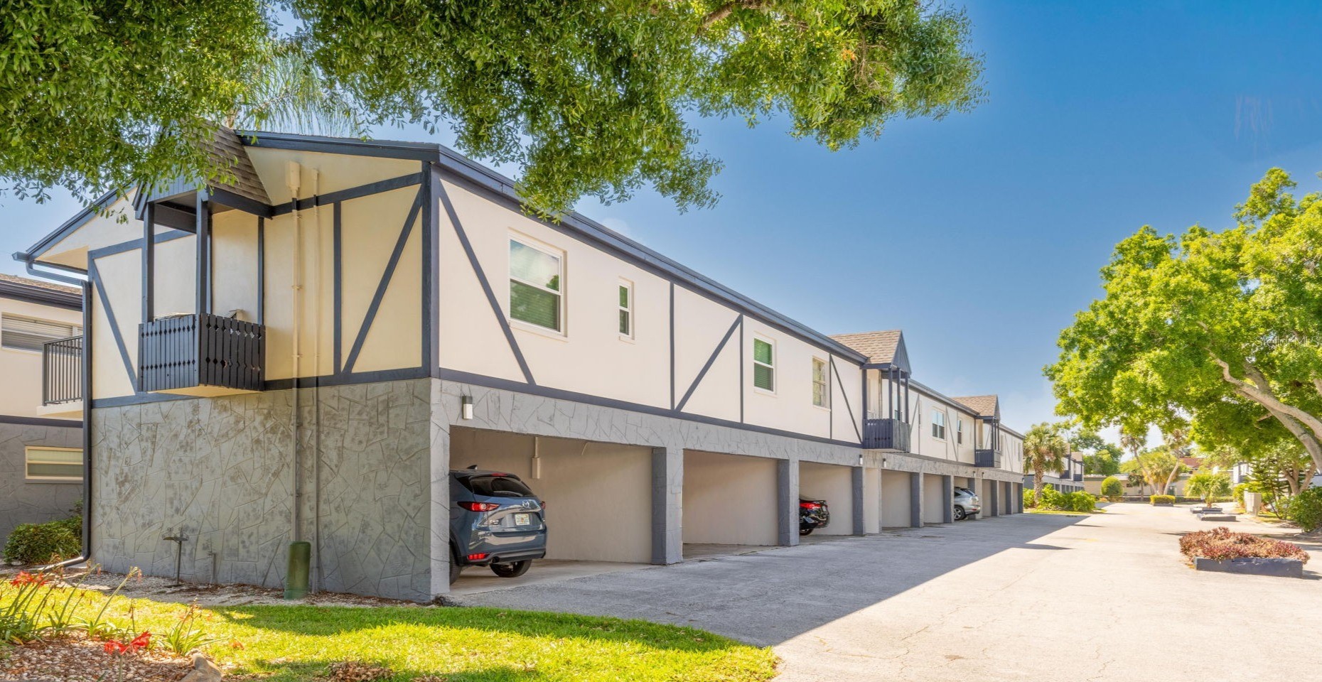 1147 KING ARTHUR COURT 204
