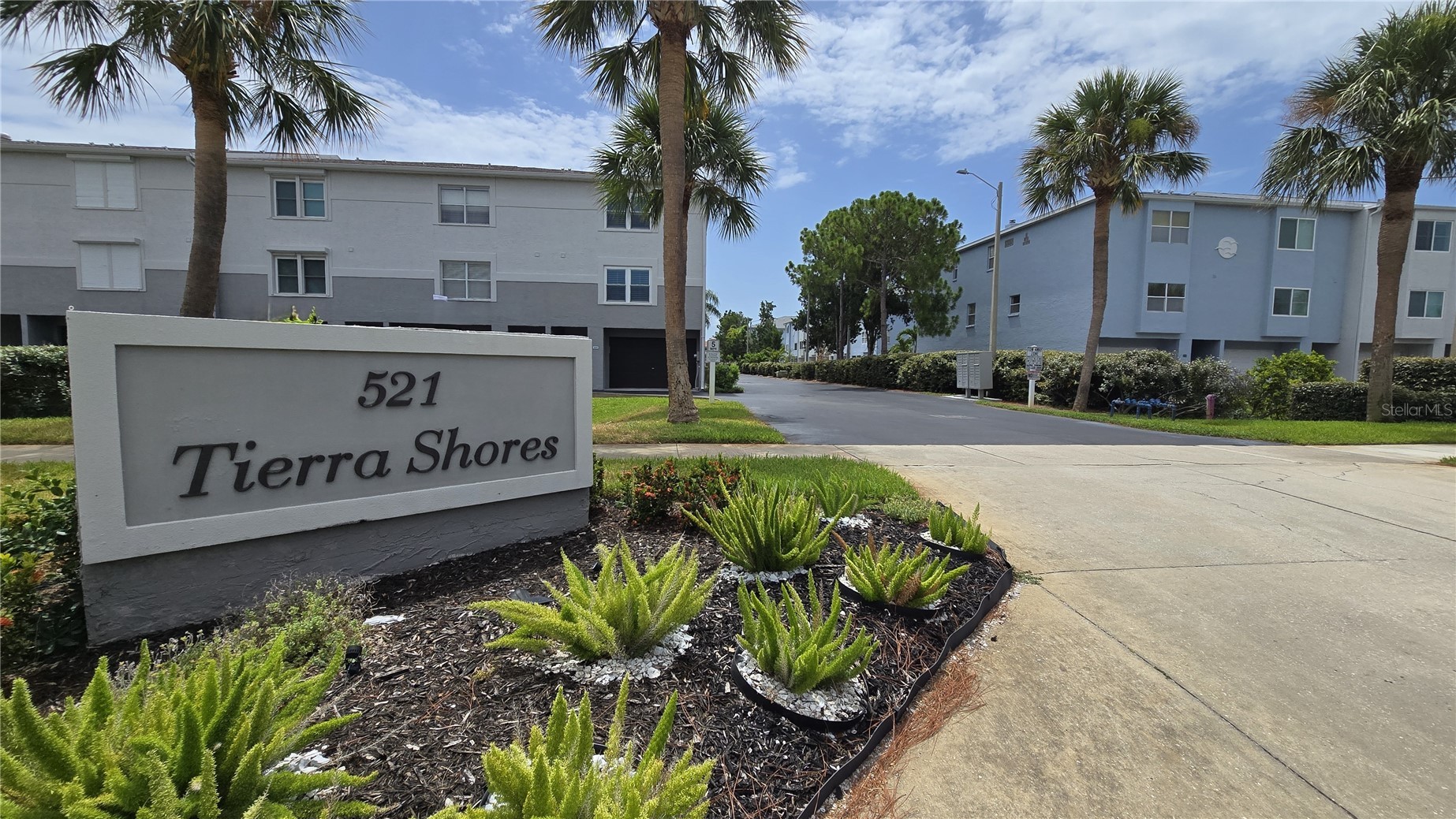 521 PINELLAS BAYWAY S 206