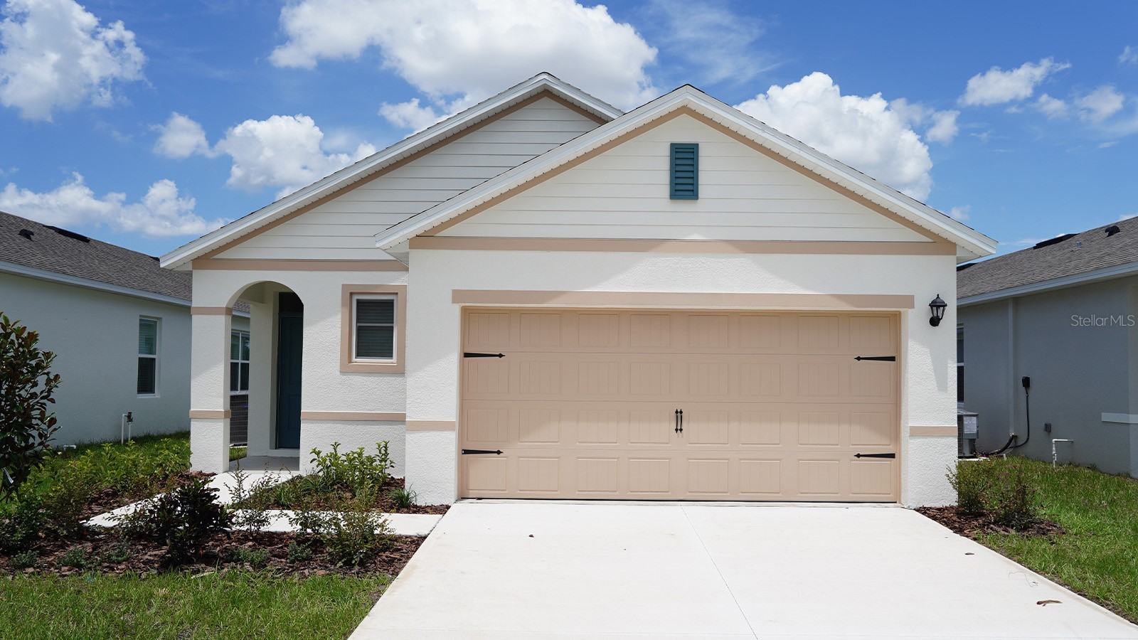 5584 TAVERNA LOOP