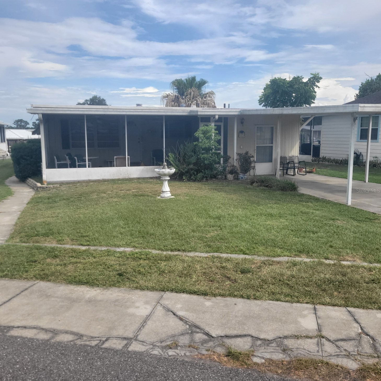 1403 LAKEVIEW DRIVE