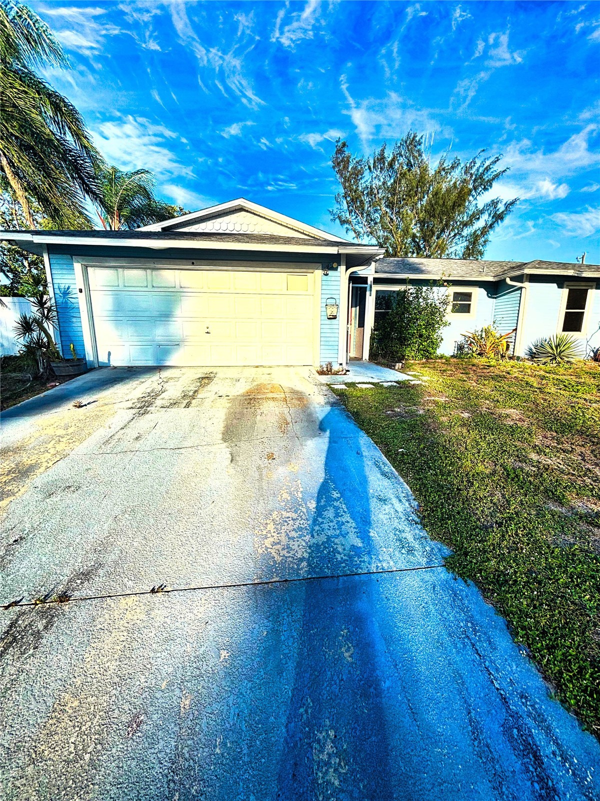 2923 SW 11TH COURT