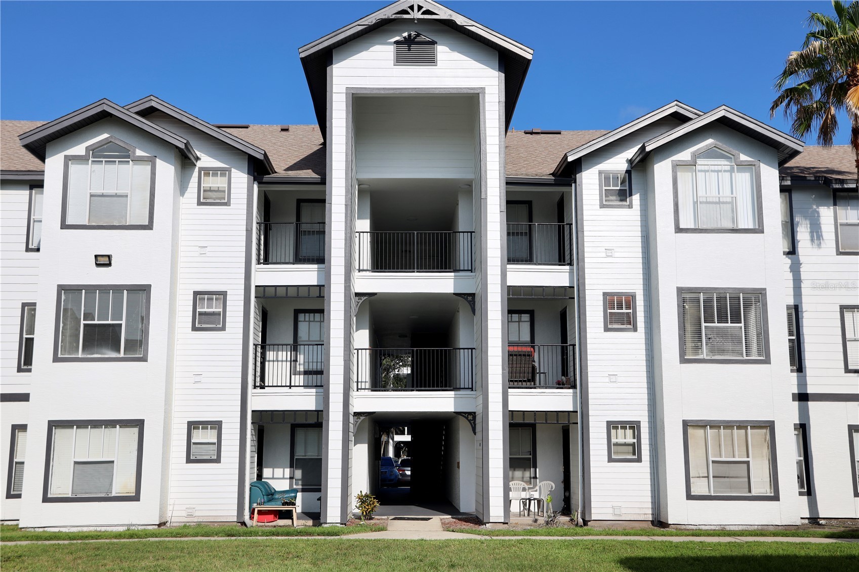 2209 ANTIGUA PLACE 828