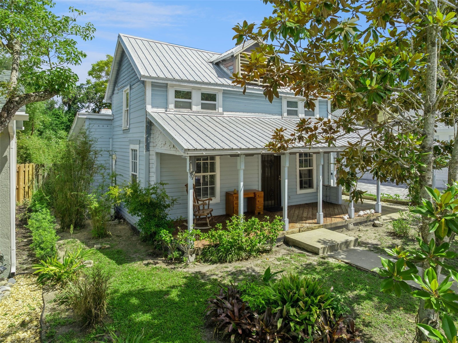 207 MARY AVENUE