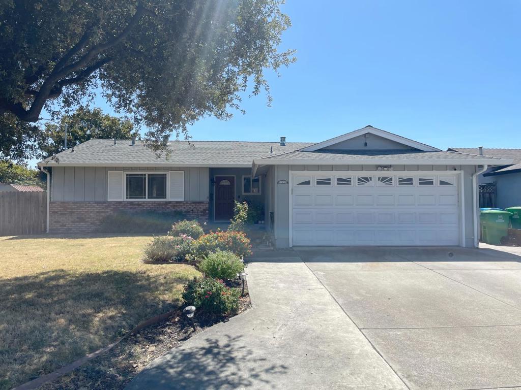 32233 Crest Lane