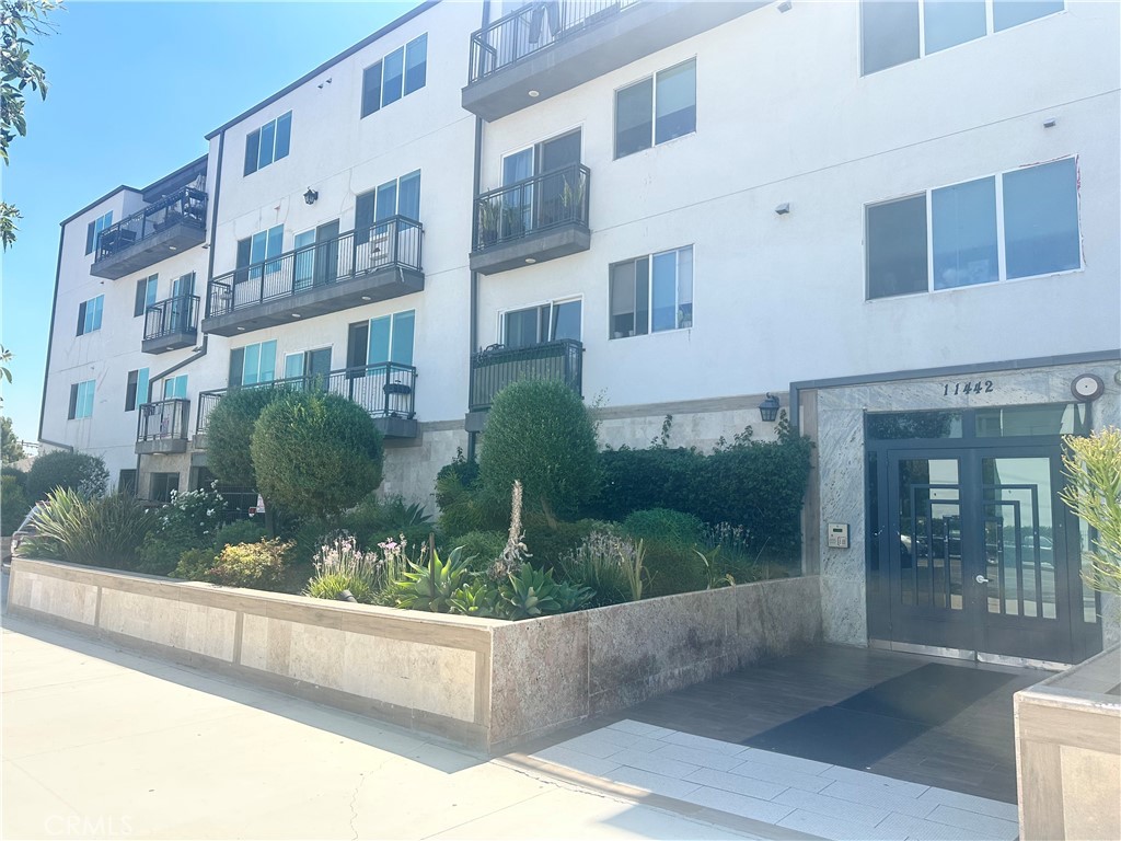 11442 Victory Boulevard 303