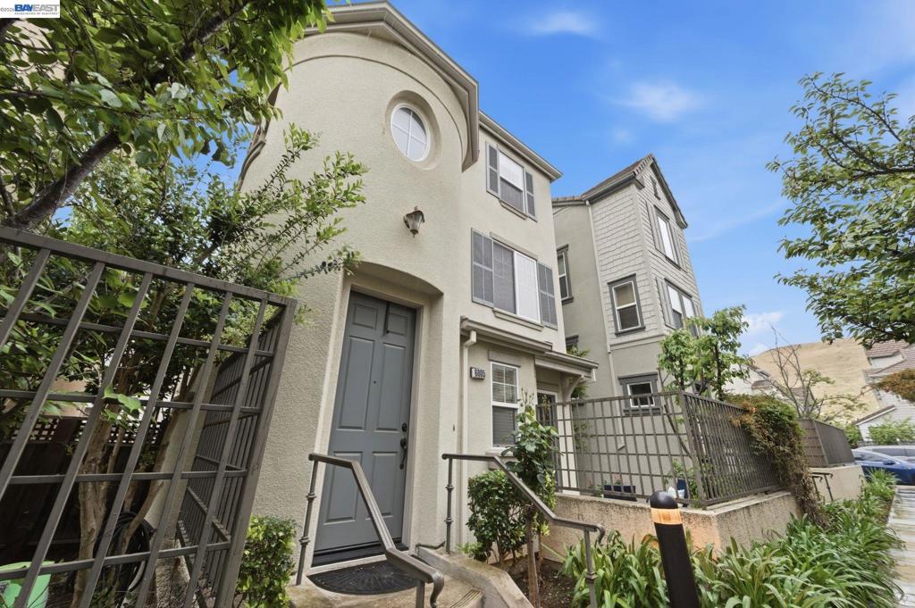 6005 Hillbrook