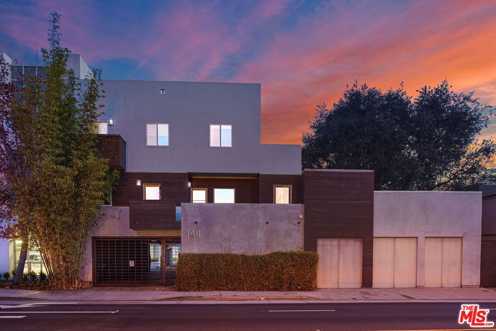 1411 Cloverfield Boulevard
