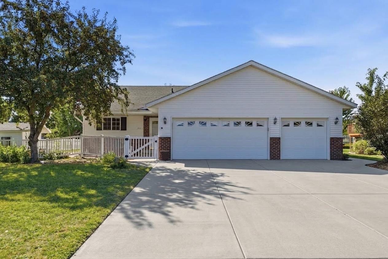 315 Barracuda Avenue NE, Avon, MN 56310