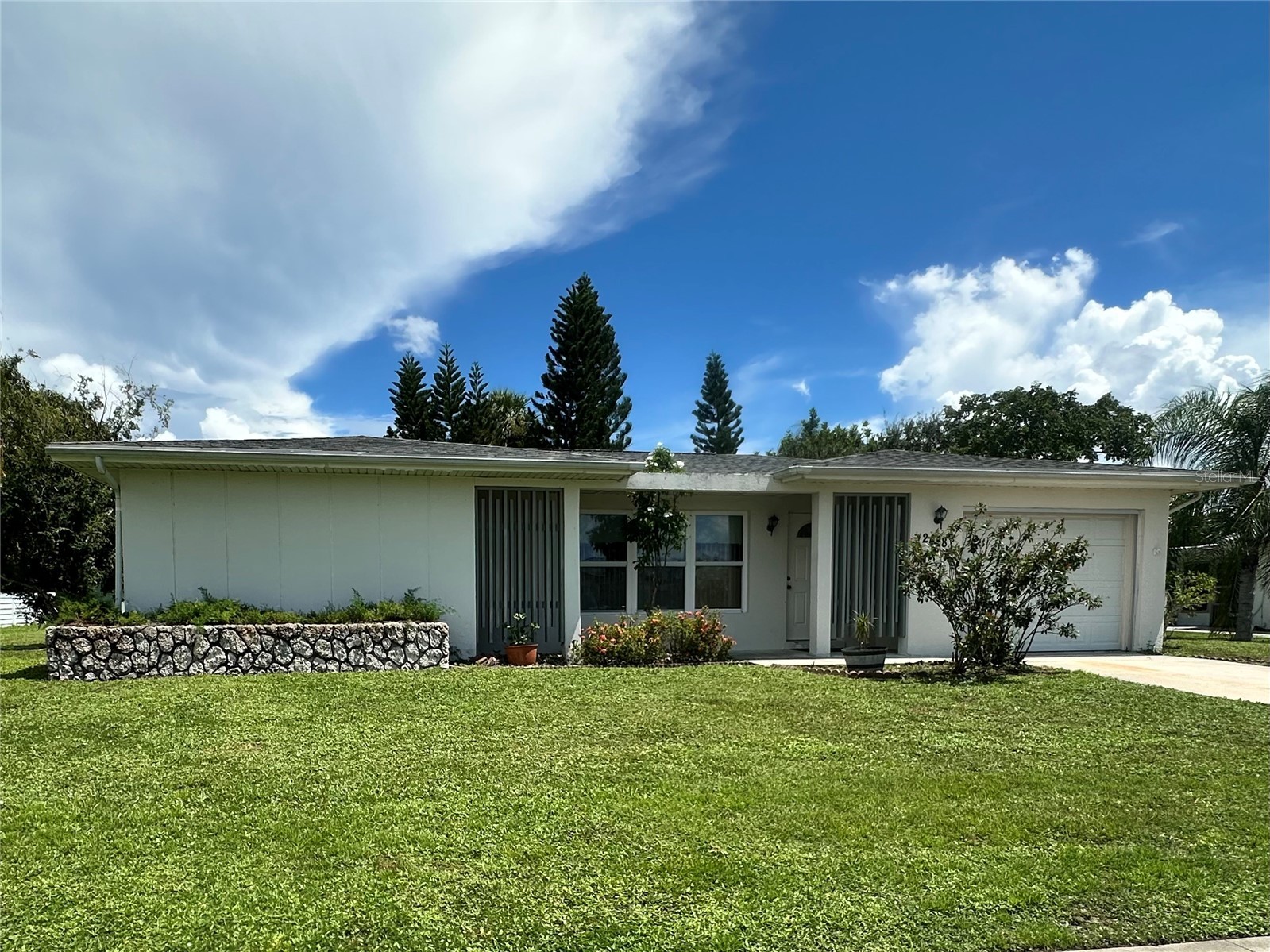 2488 BEACON DRIVE