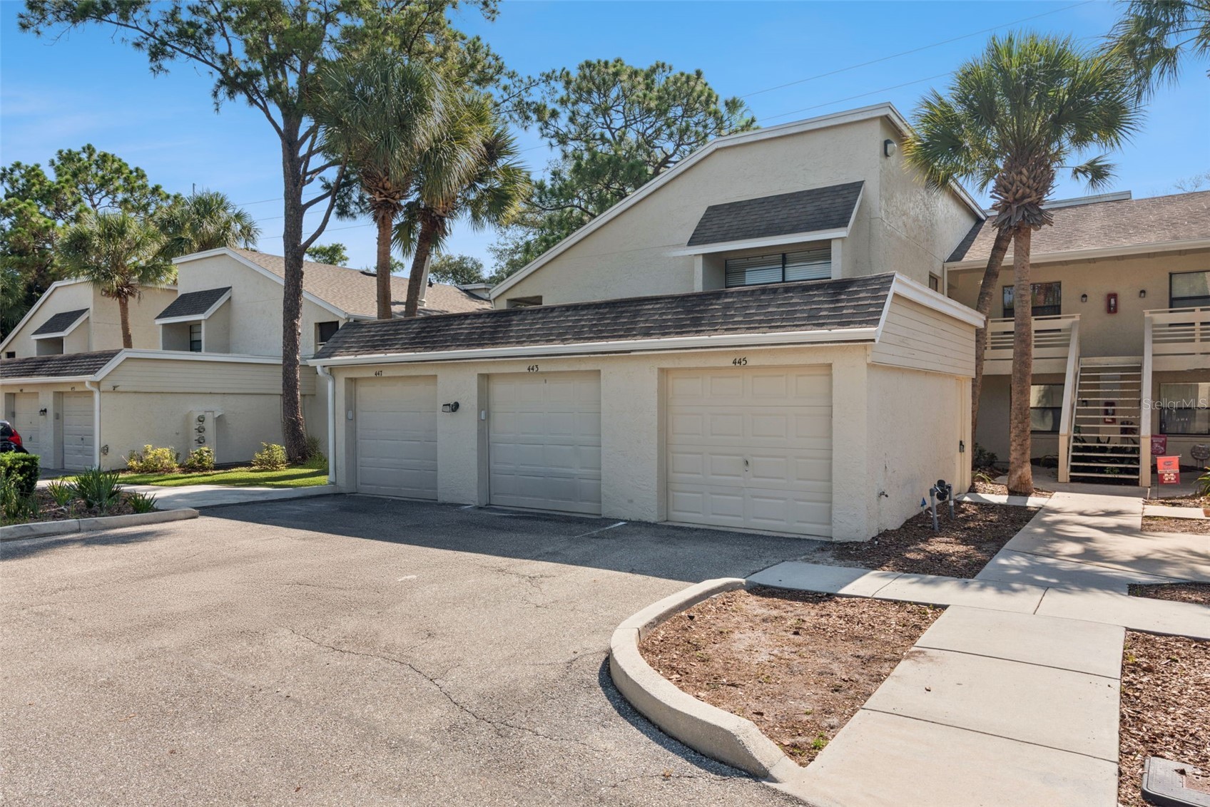 445 S NETHERWOOD CRESCENT 2