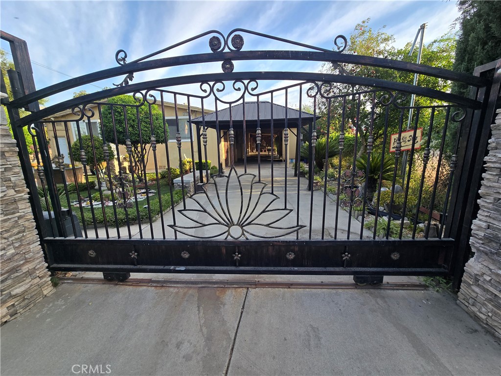 2138 W west Lincoln