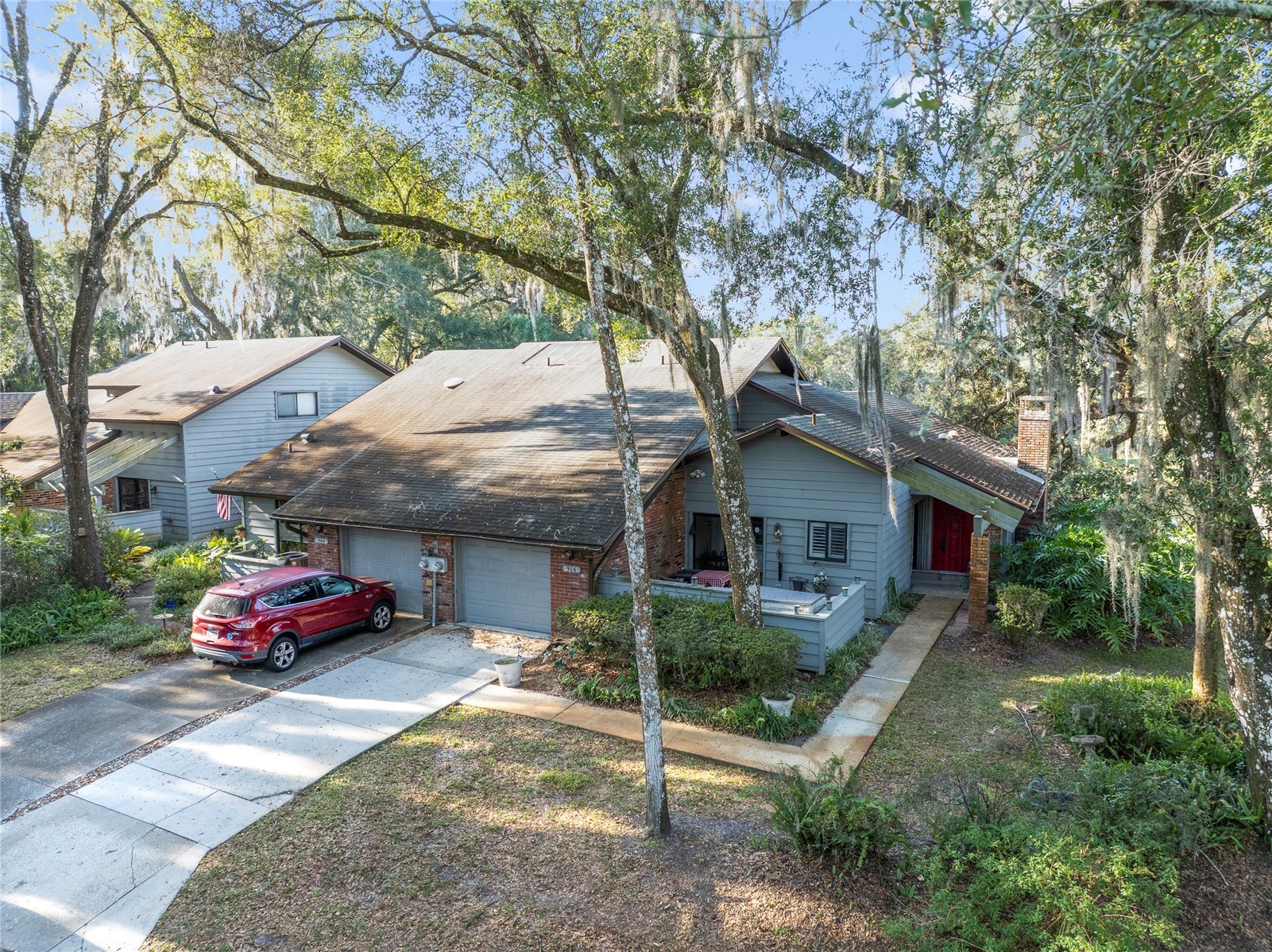 906 VILLAGE GREEN ROAD