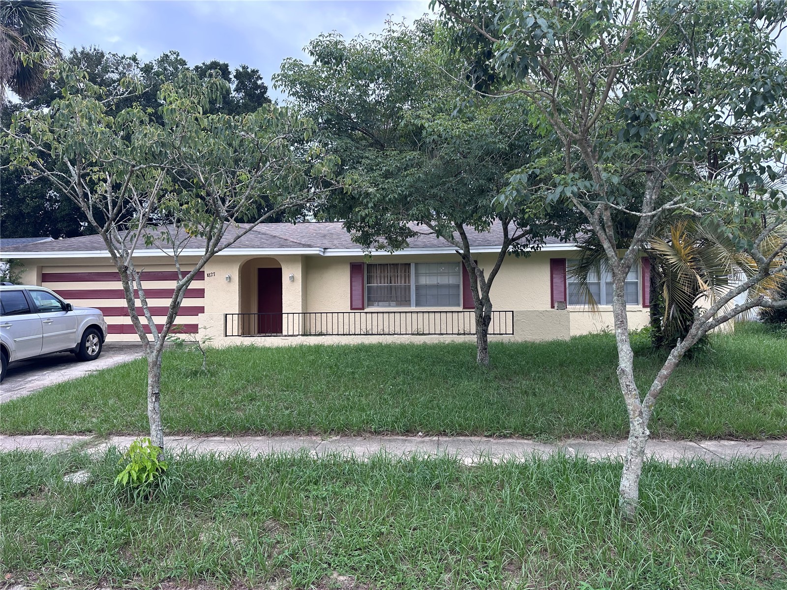 1827 APPLEWOOD COURT