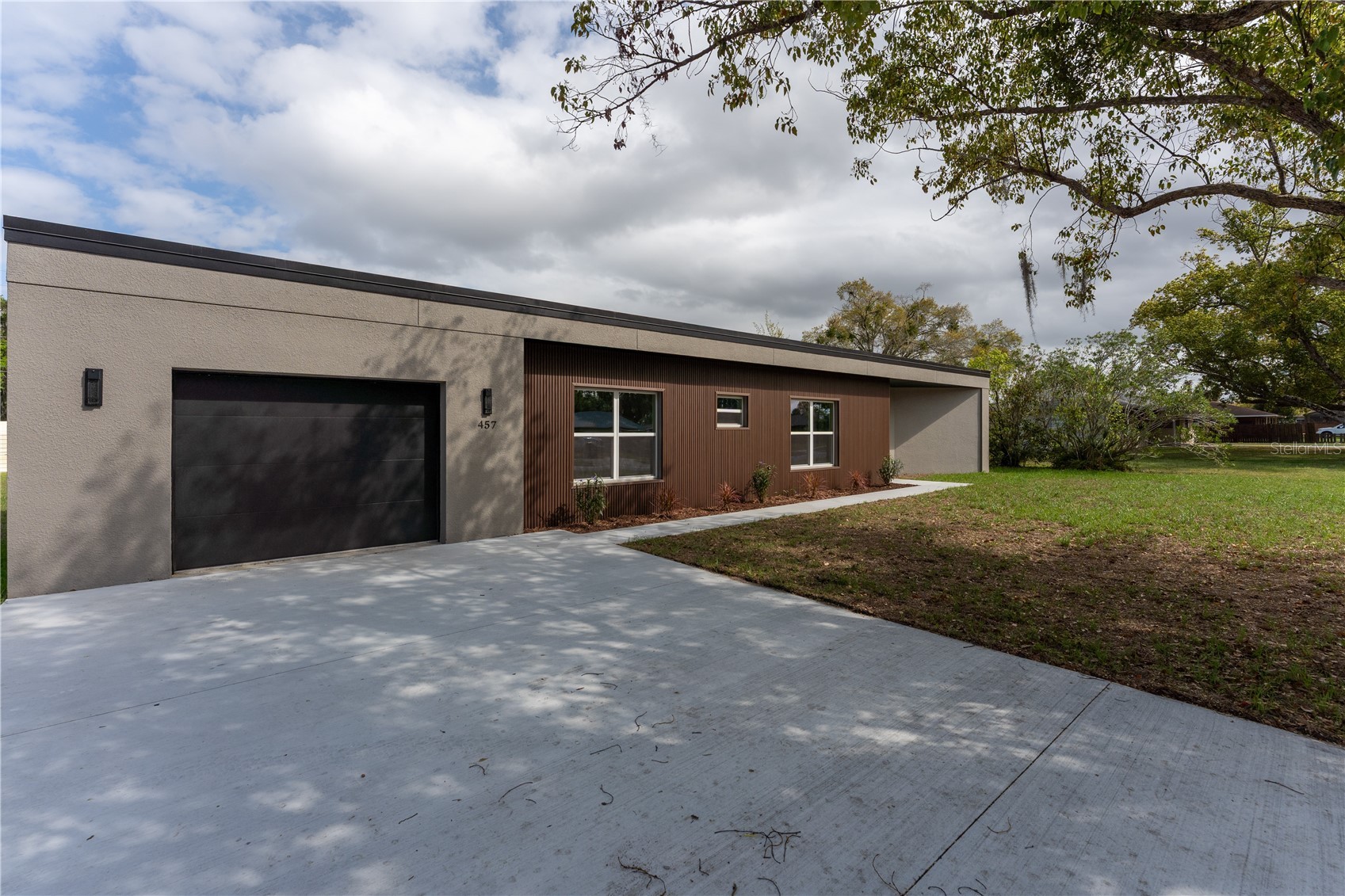 457 RIVERVIEW AVENUE
