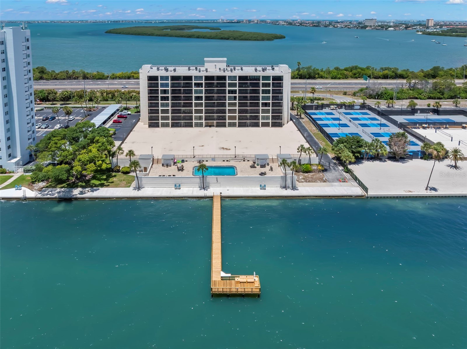 7100 SUNSHINE SKYWAY LANE S 704