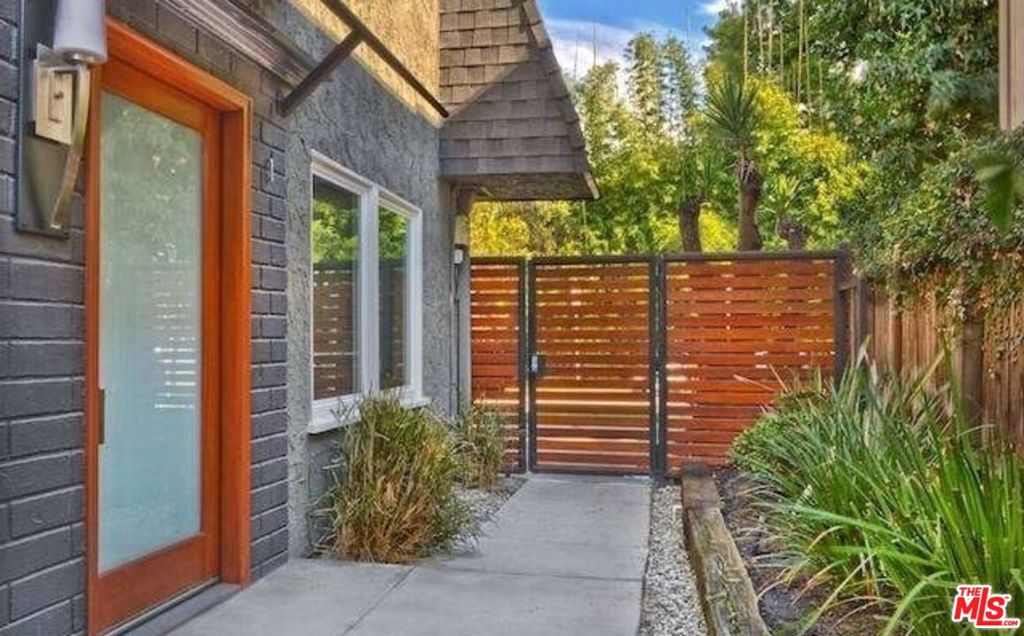 4443 Saugus Avenue 1