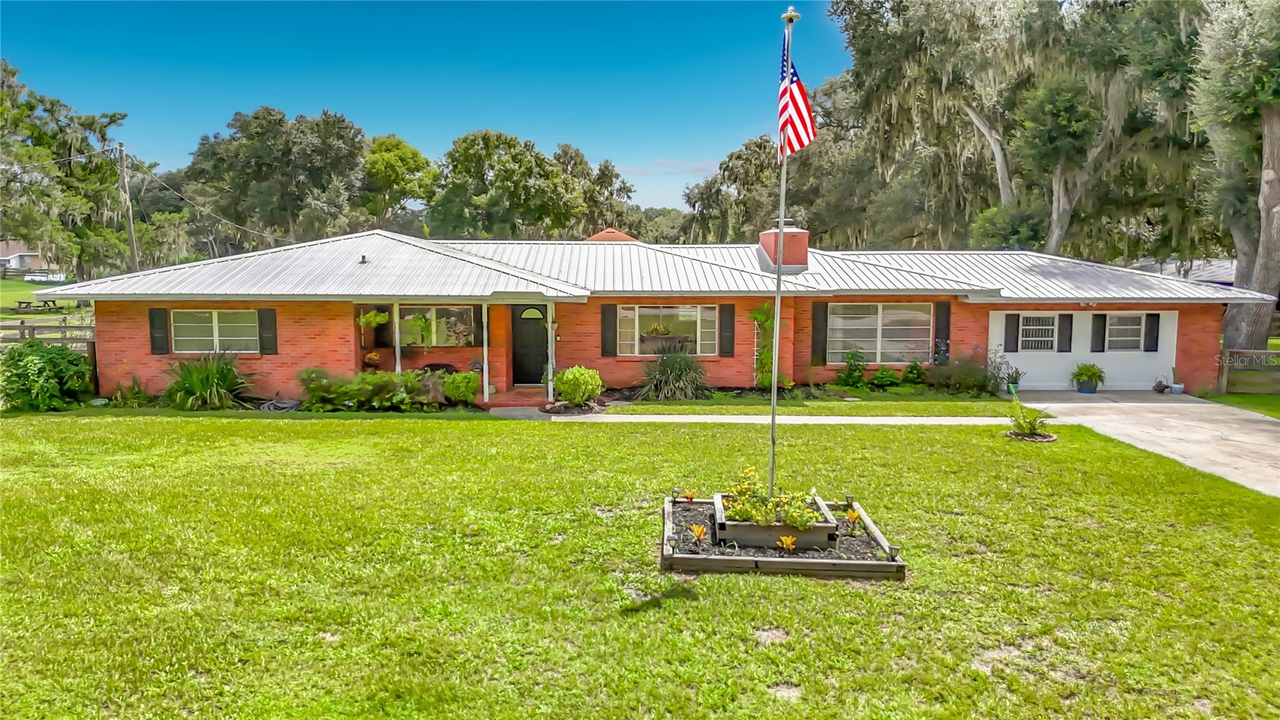 1644 W SOCRUM LOOP ROAD
