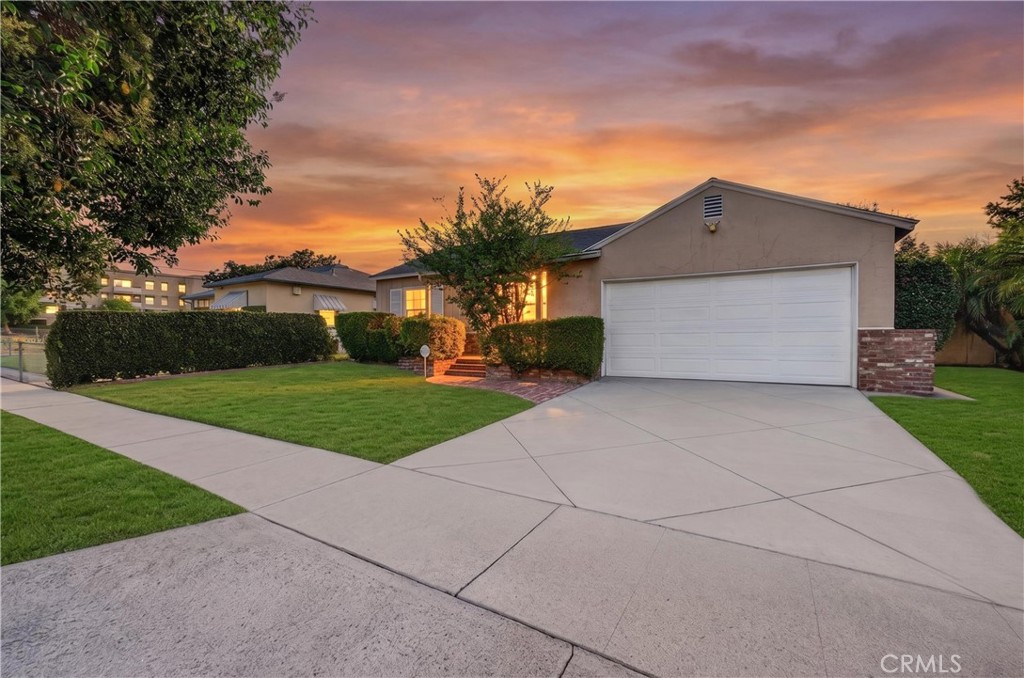 6724 De Celis Place