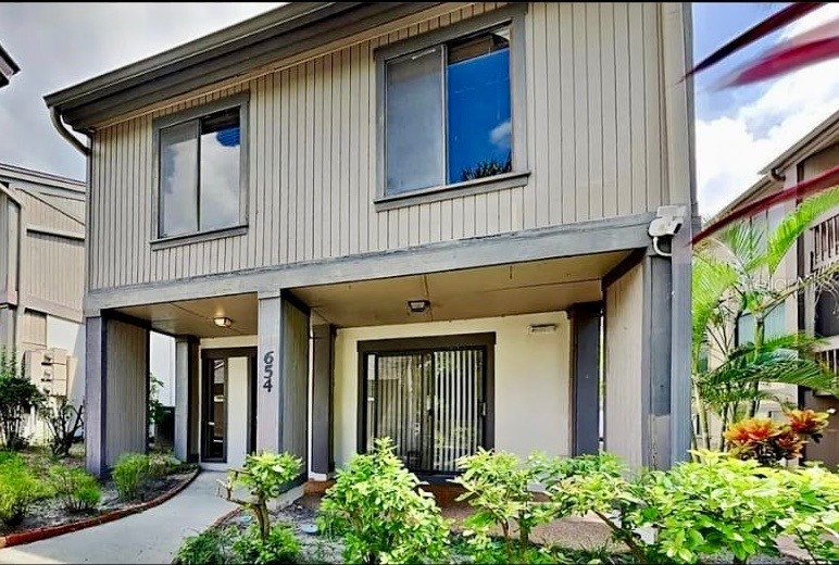 654 LAKE VILLAS DRIVE 654