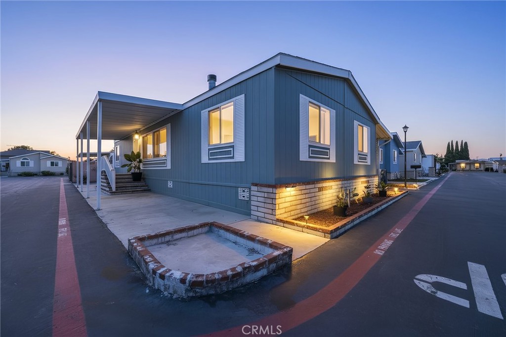 211 S Beach 119