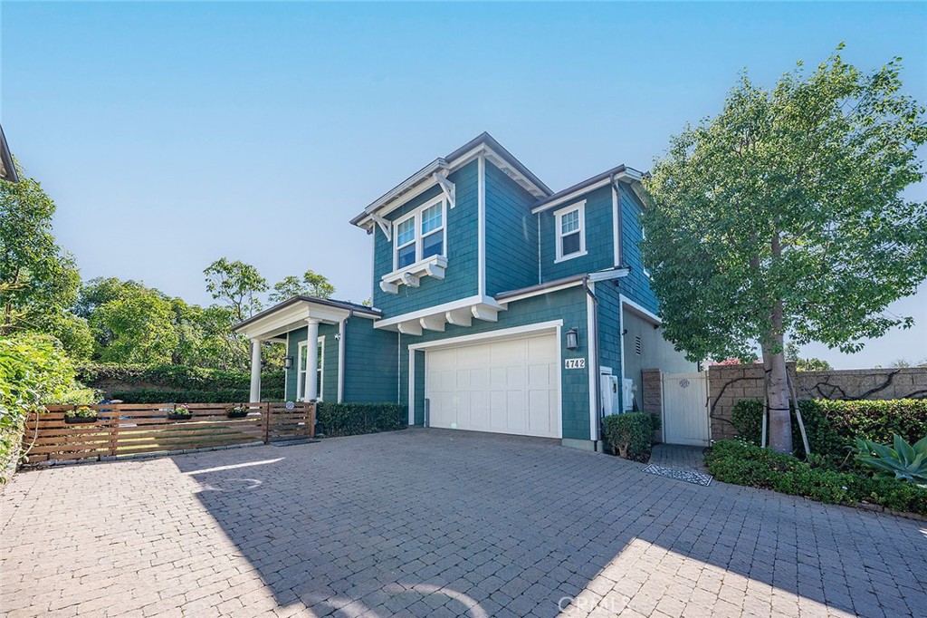 4742 Wentworth