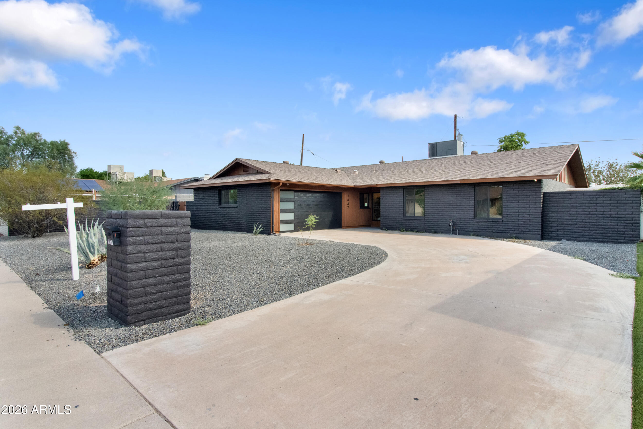 1637 W Griswold Road, Phoenix, AZ 85021