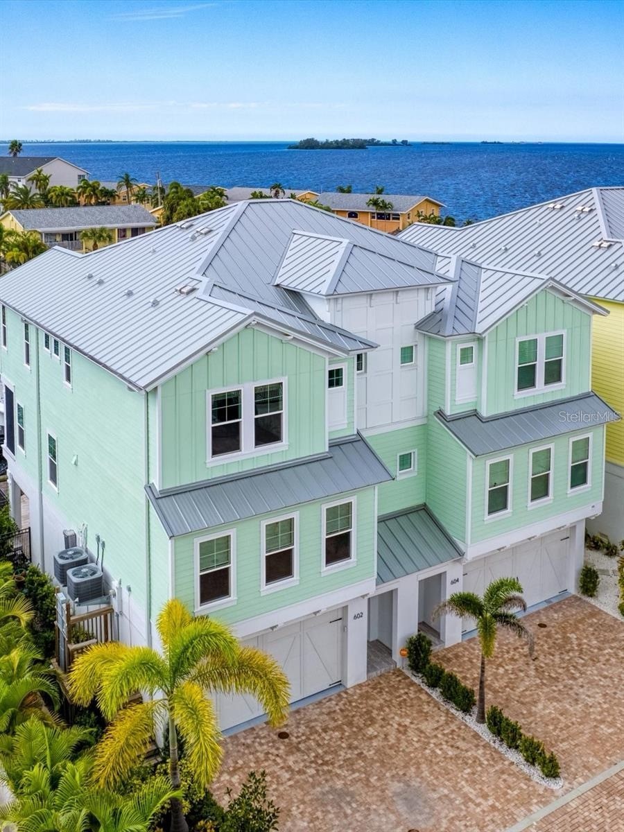 602 SEA COURT