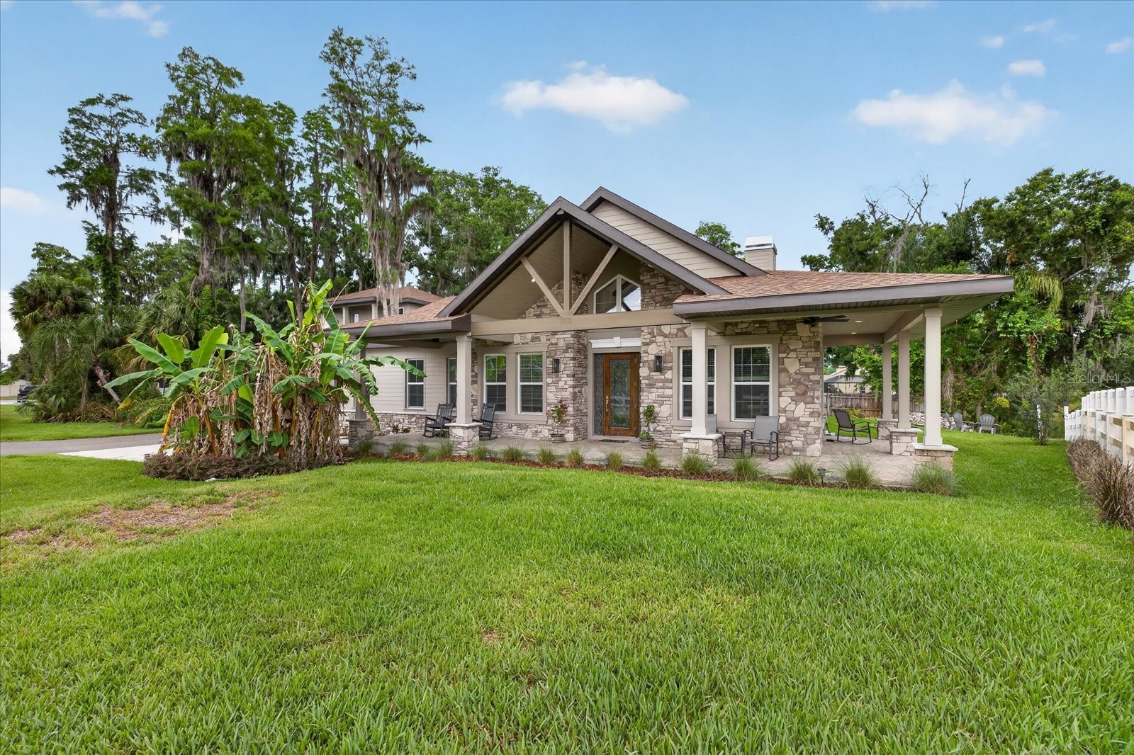 1208 SUNSET LANE