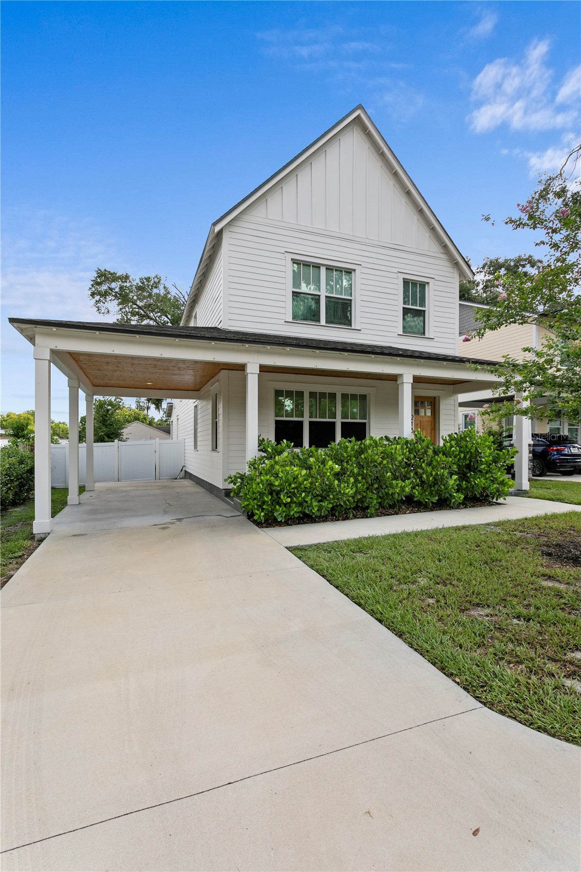 213 W ELM STREET