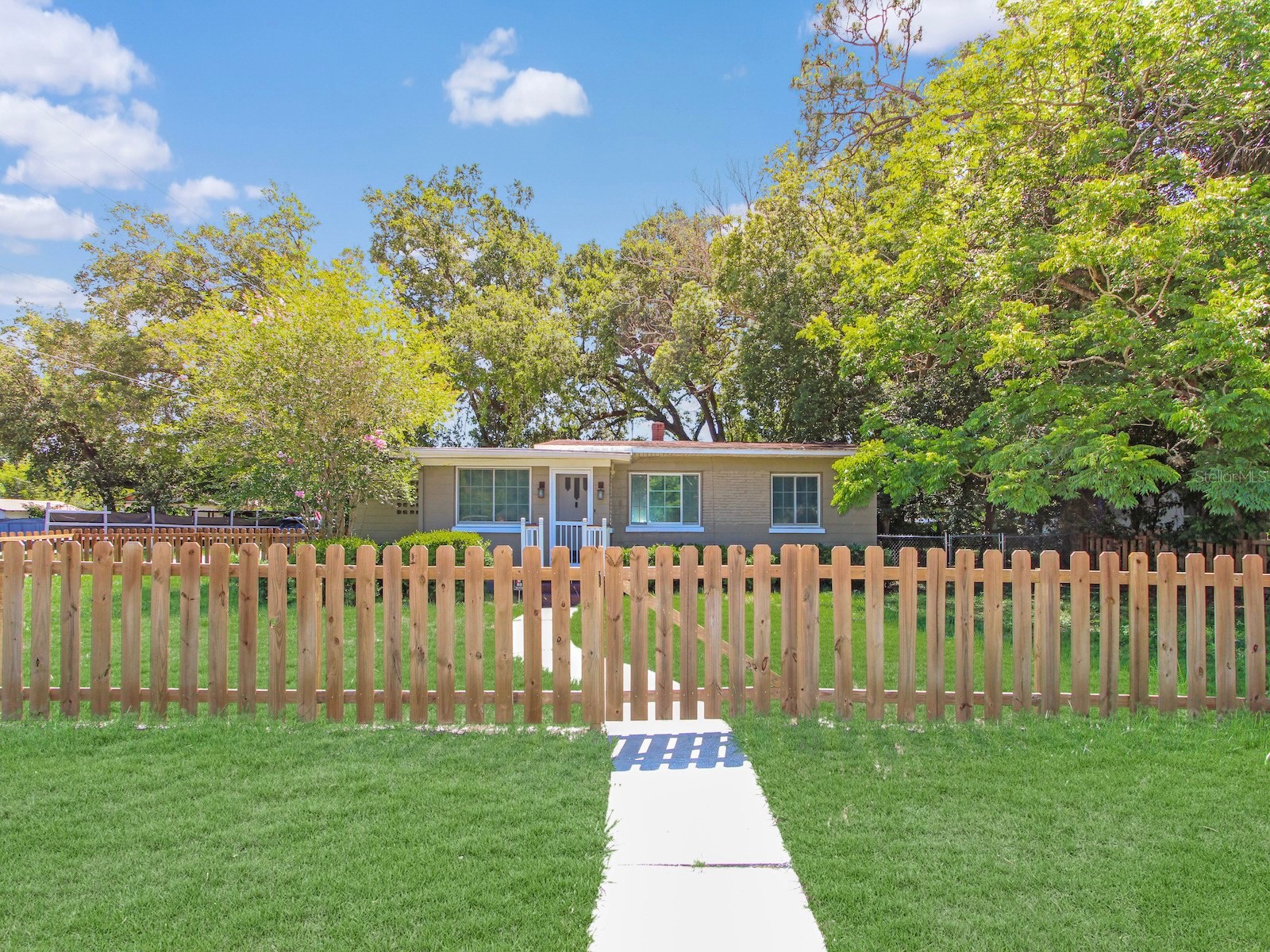 2541 S PALMETTO AVENUE